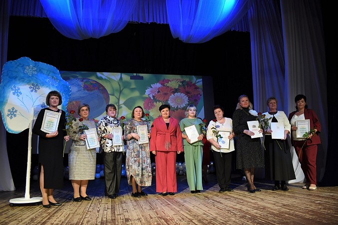 Кинешемских педагогов поздравили с профессиональным праздником фото 14