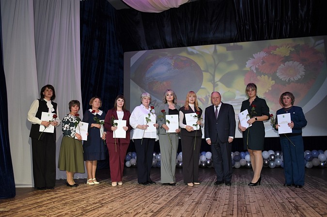 Кинешемских педагогов поздравили с профессиональным праздником фото 11