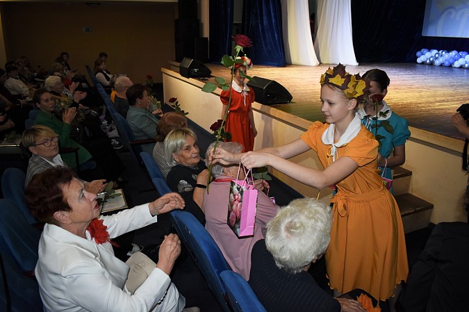 Кинешемских педагогов поздравили с профессиональным праздником фото 9