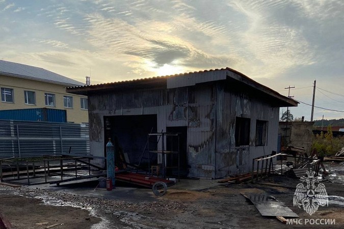 На улице Подгорной сгорел гараж фото 2