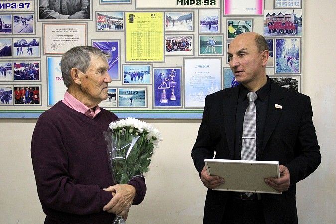 В Луговом чествовали известного тренера Валерия Копытова фото 5