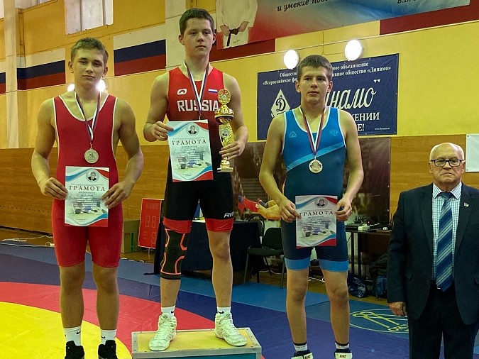 Кинешемцы стали победителями и призерами межрегионального турнира по вольной борьбе фото 4