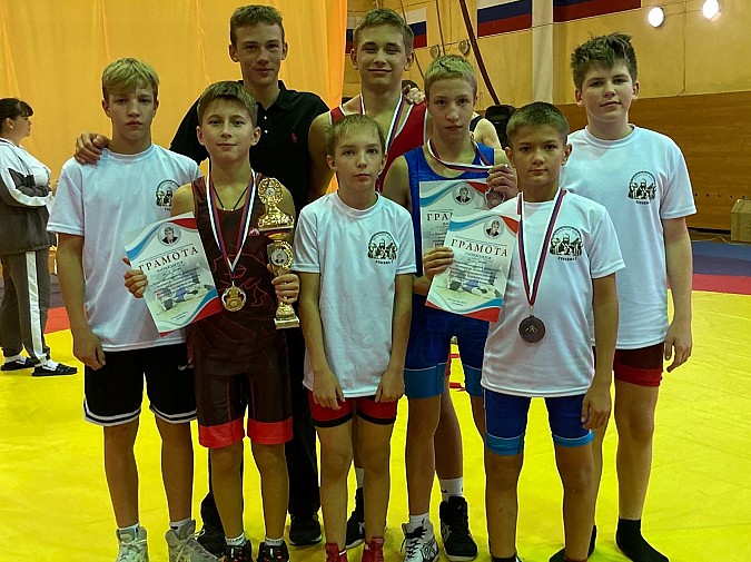 Кинешемцы стали победителями и призерами межрегионального турнира по вольной борьбе фото 6