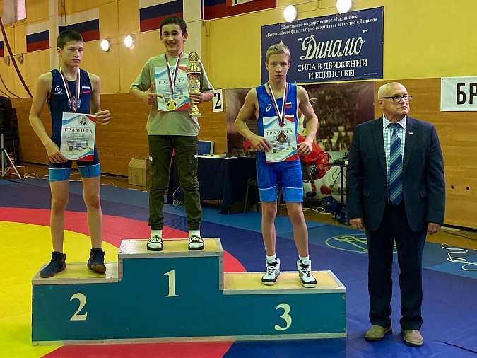 Кинешемцы стали победителями и призерами межрегионального турнира по вольной борьбе фото 2