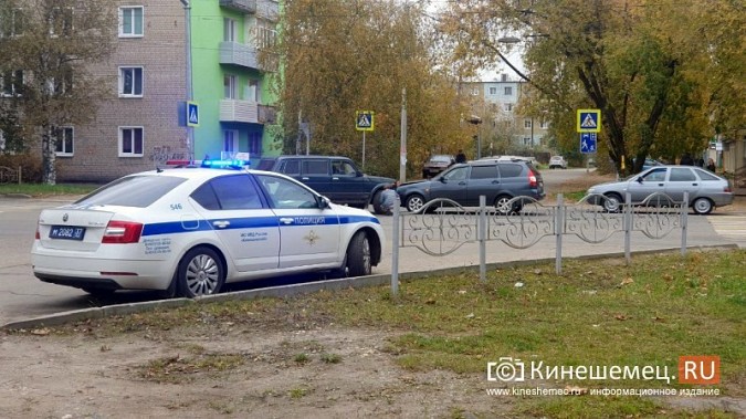 На перекрестке у школы №19 столкнулись ВАЗ-2111 и «Нива» фото 4