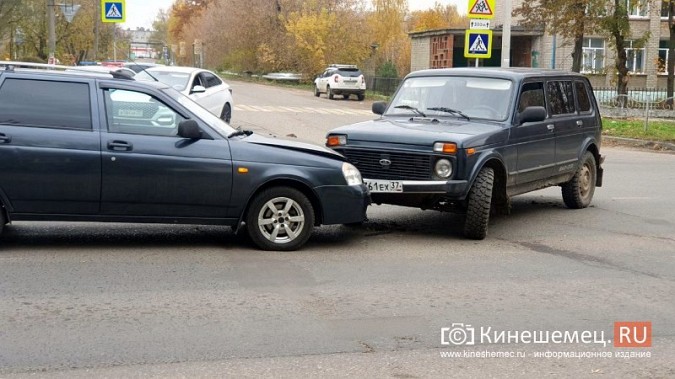 На перекрестке у школы №19 столкнулись ВАЗ-2111 и «Нива» фото 5