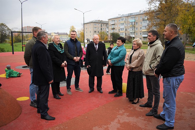 В Кинешме в сквере на улице Гагарина построена современная детская площадка фото 6