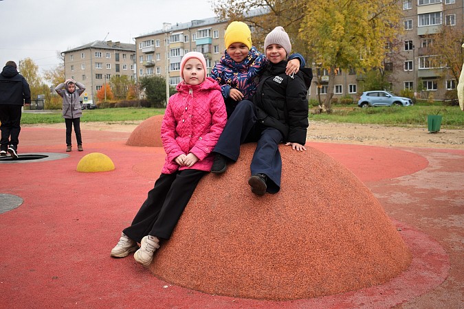 В Кинешме в сквере на улице Гагарина построена современная детская площадка фото 4