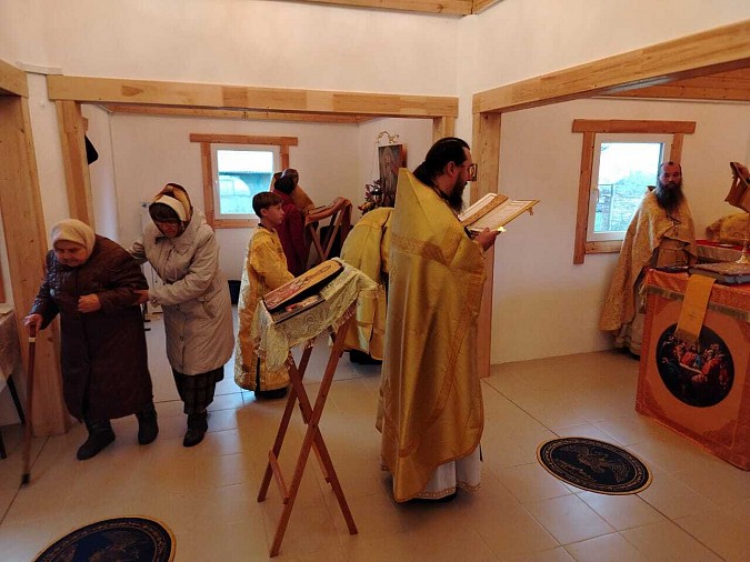 Епископ Иларион возглавил богослужение в престольный праздник храма в п.Октябрьский фото 2