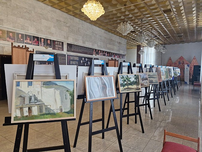 В Кинешемском театре открылась выставка картин молодых художников фото 7