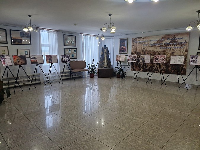 В Кинешемском театре открылась выставка картин молодых художников фото 5