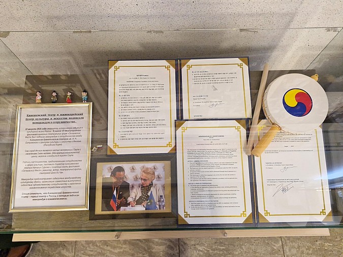 В Кинешемском театре открылась выставка картин молодых художников фото 3