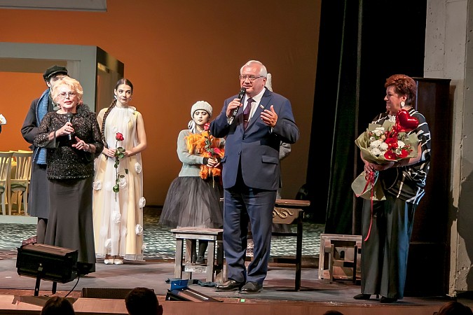 Премьерой «Мудреца» Кинешемский театр открыл 129-й творческий сезон фото 18