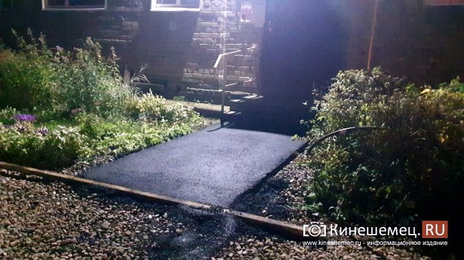 В Кинешме при свете фонарей асфальтируют придомовые территории фото 8