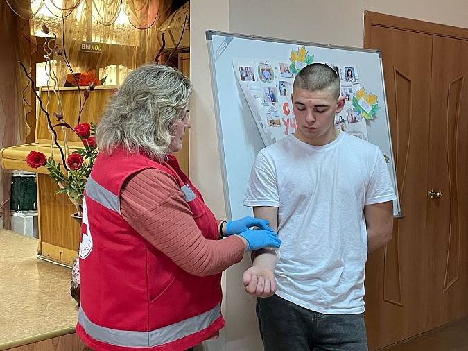 Студентам Кинешмы показали, как оказать первую помощь фото 8