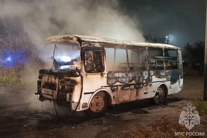 В Кинешме сгорел пассажирский автобус фото 2