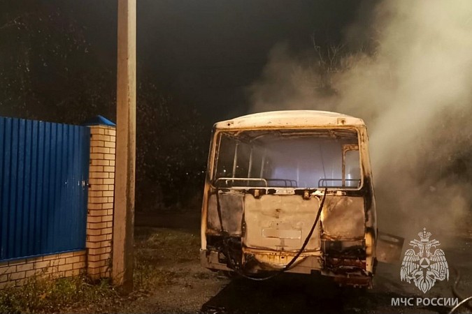 В Кинешме сгорел пассажирский автобус фото 3