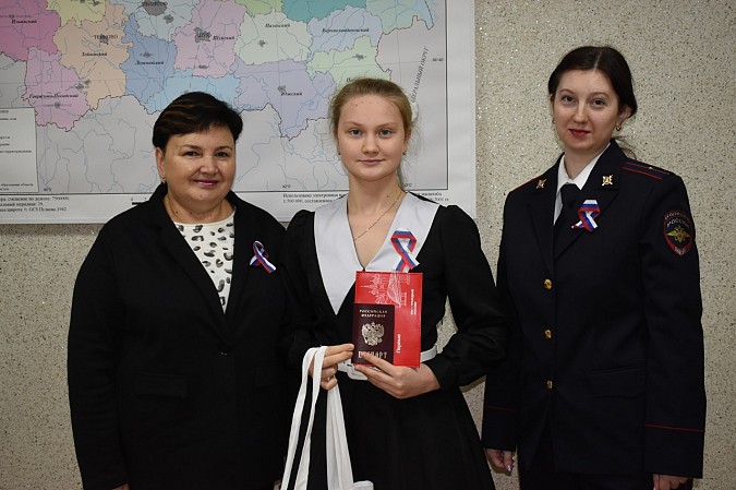 В День народного единства молодым кинешемцам вручены паспорта фото 5