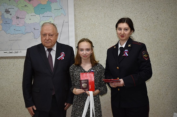 В День народного единства молодым кинешемцам вручены паспорта фото 2