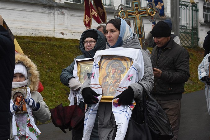 В Кинешме прошел крестный ход в честь праздника иконы Божией матери «Казанская» фото 3