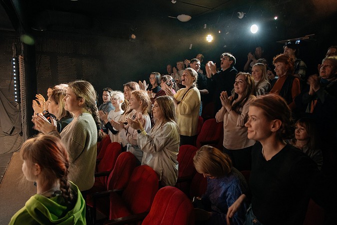 Кинешемский театр представил премьеру спектакля «Я – ворона» фото 10