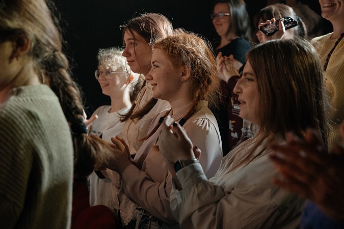 Кинешемский театр представил премьеру спектакля «Я – ворона» фото 11