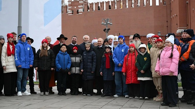 Дочь участника СВО из Ивановской области встретилась с Владимиром Путиным в День народного единства фото 2