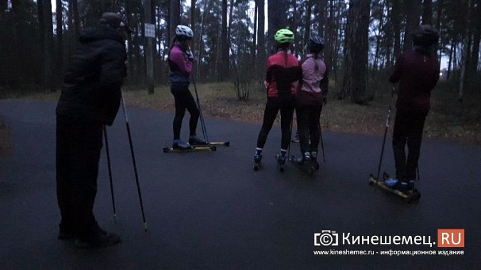 На лыжероллерной трассе в Кинешме дети тренируются в полной темноте фото 3