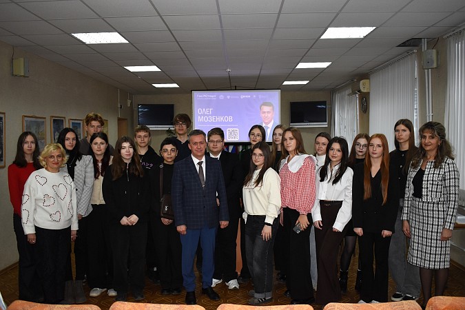 Студенты технологического колледжа встретились с руководством города фото 3