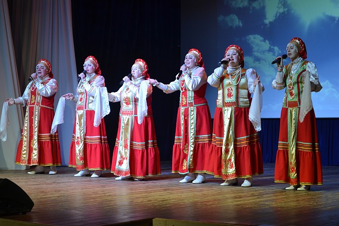 В клубе «Октябрь» ярко отметили День народного единства фото 7