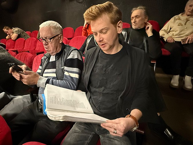 Режиссер Павел Карташев продолжает работу над «Гамлетом» в Кинешемском театре фото 3