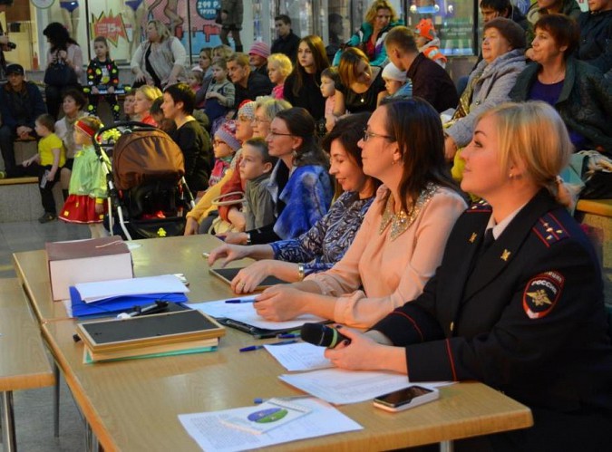 Ивановская молодёжь дефилировала в светящихся костюмах фото 7