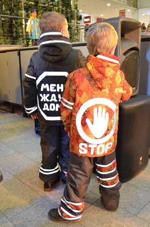 Ивановская молодёжь дефилировала в светящихся костюмах фото 6