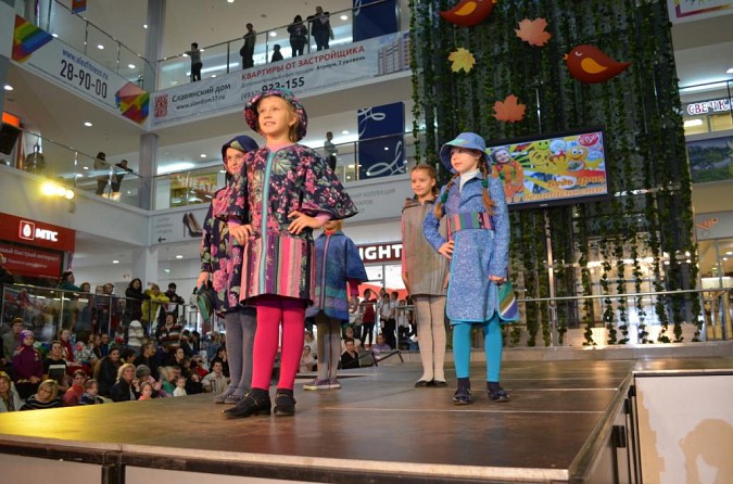 Ивановская молодёжь дефилировала в светящихся костюмах фото 8