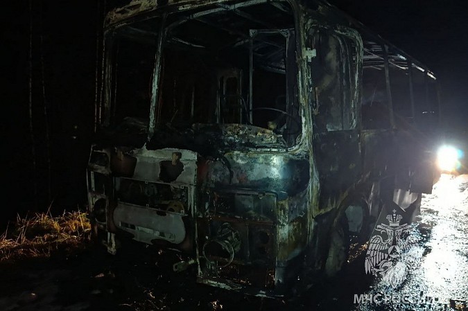 В Кинешемском районе сгорел дотла пассажирский автобус фото 3
