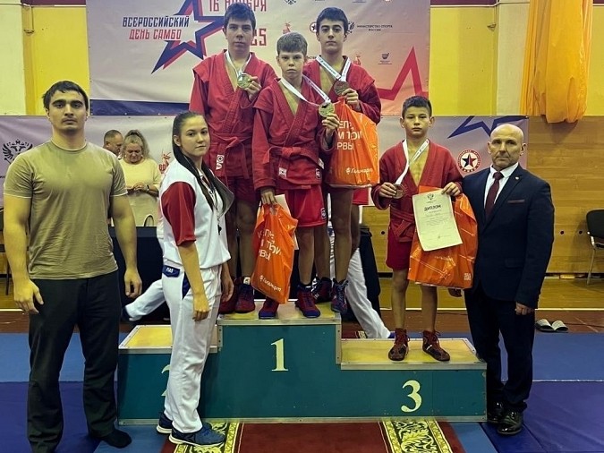 Кинешемцы - победители и призёры первенства Костромской области по самбо фото 2