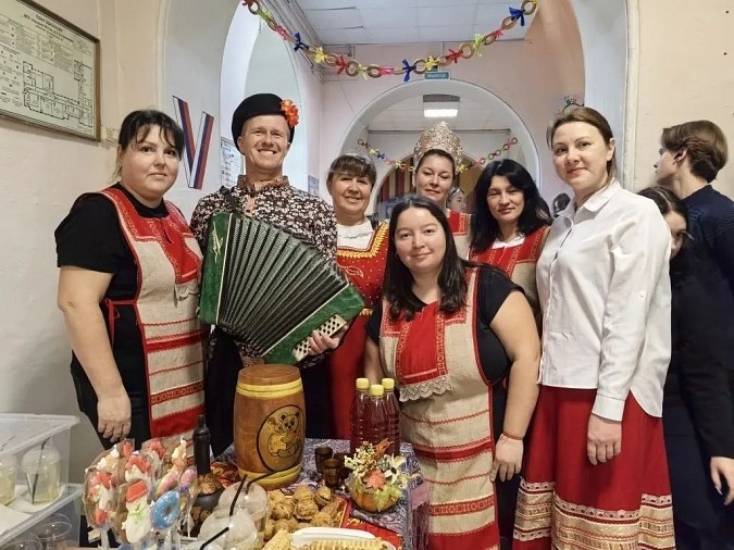 В гимназии им. А.Н. Островского прошла традиционная благотворительная ярмарка фото 5