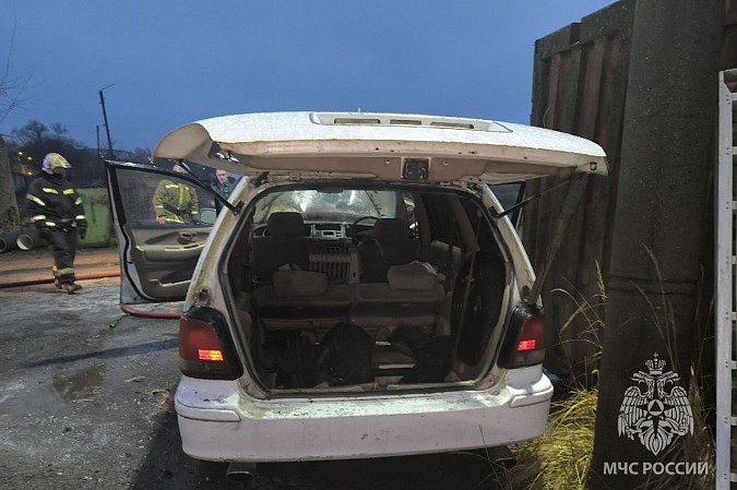 На улице Подгорной загорелся автомобиль фото 3