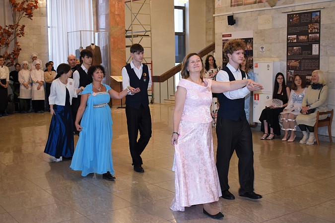 В Кинешме состоялся первый инклюзивный бал фото 9