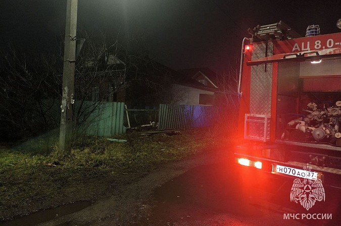 На улице Правды загорелись частный дом и гараж фото 2