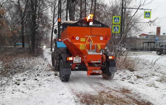Дороги Кинешмы обрабатывают песко-соляной смесью фото 3