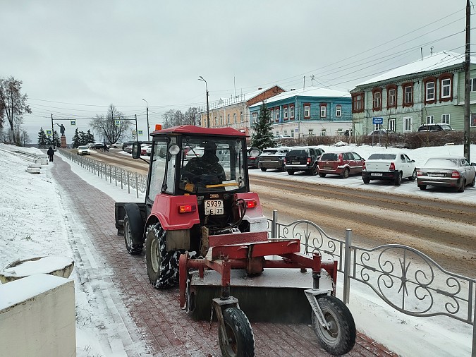 Дороги Кинешмы обрабатывают песко-соляной смесью фото 4