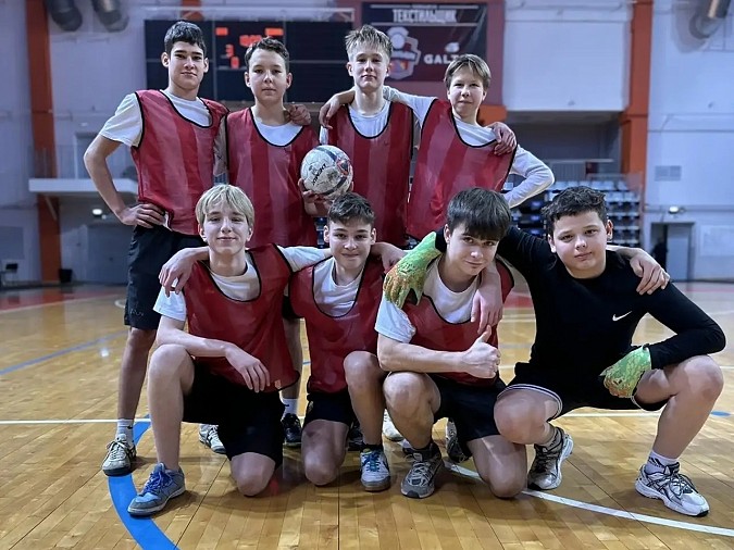 Команда гимназии выиграла зональный этап Всероссийских соревнований по футзалу фото 2