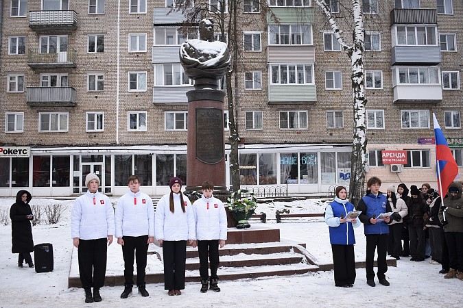 В День Героев Отечества в Кинешме возложили цветы к памятным знакам и обелискам фото 5