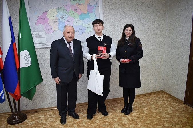 В День Конституции России молодым кинешемцам вручены паспорта фото 2