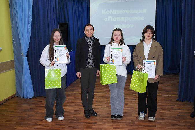 В Кинешме чествовали победителей олимпиады рабочих рук «Твой выбор» фото 5