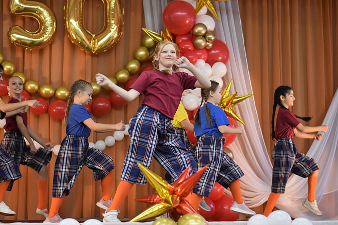 Школа №18 им. Маршала А.М. Василевского отметила золотой юбилей фото 22