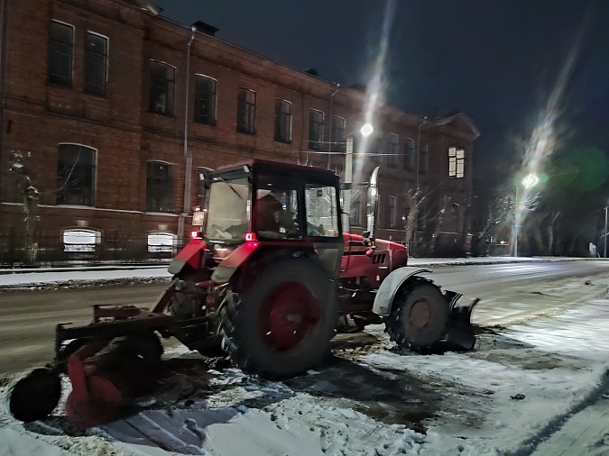 УГХ Кинешмы расчищает от снега дороги и тротуары фото 6