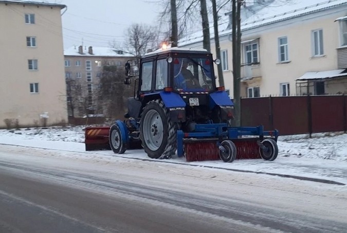 УГХ Кинешмы расчищает от снега дороги и тротуары фото 4