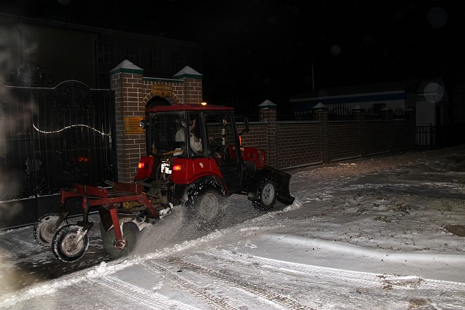 УГХ Кинешмы расчищает от снега дороги и тротуары фото 2